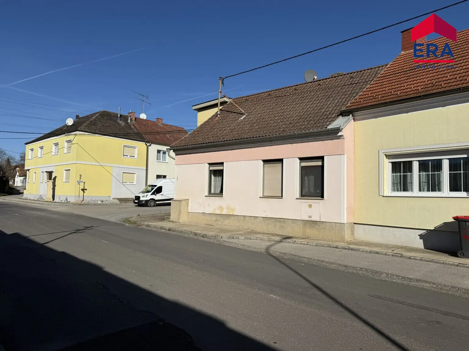 Hausbrunn - Rustikales Häuschen mit Garten, Werkstatt und Nebengebäude!