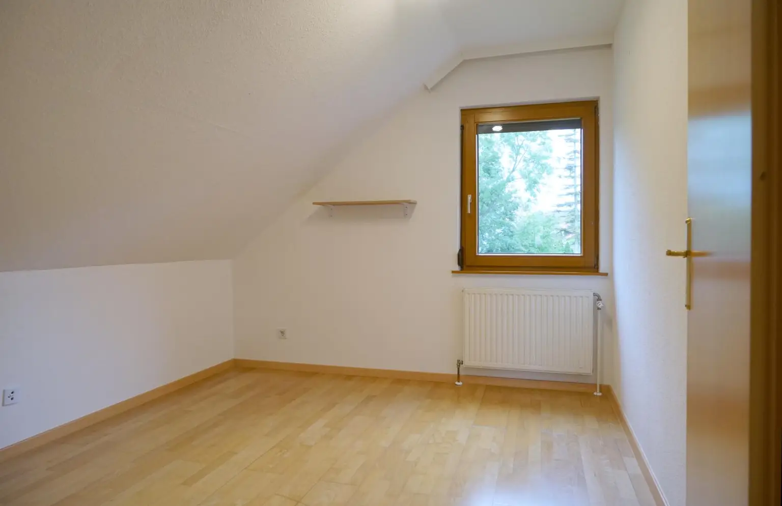 Heimeliges Doppelhaus in Holzbauweise – Wohnen mit Wohlfühlfaktor in ruhiger Siedlungslage!
