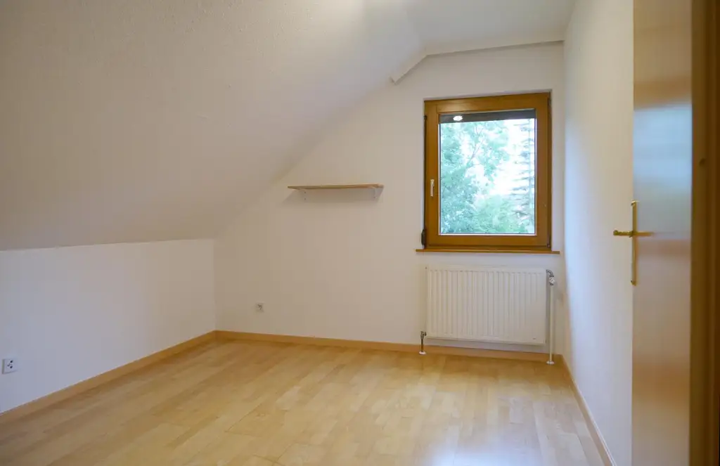 Heimeliges Doppelhaus in Holzbauweise – Wohnen mit Wohlfühlfaktor in ruhiger Siedlungslage!