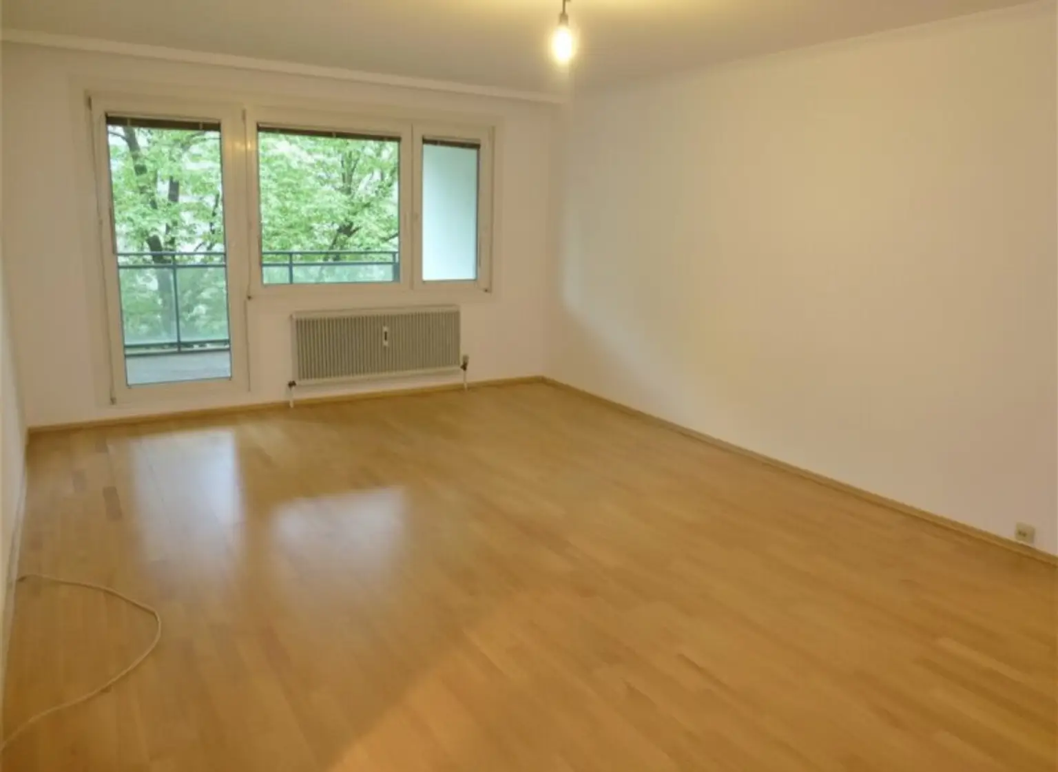 Wohnzimmer mit Blick auf Loggia