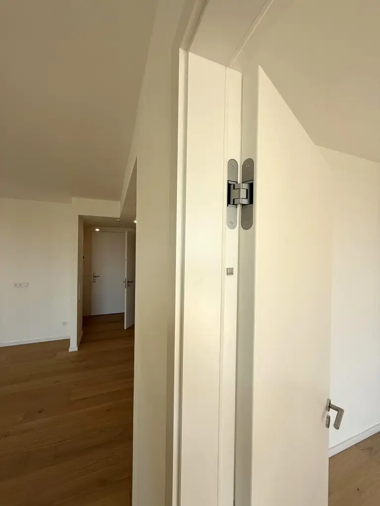 Kleine Perle im ultramodernen Wohnhaus mit Pool am Dach zu mieten // Small gem in an ultra-modern apartm. building with pool on the roof for rent //