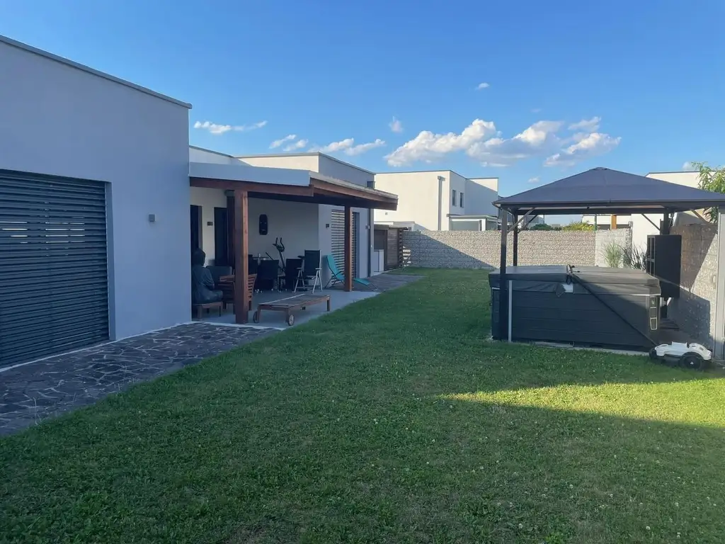 großzügiger Neuwertiger Bungalow, Barrierefrei mit vielen Extras