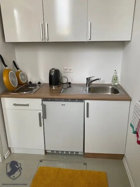 Außergewöhnliche Villa mit drei Wohneinheiten, Gewerbeeinheit & teilbarem Grundstück