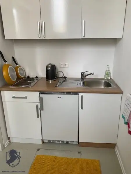 Außergewöhnliche Villa mit drei Wohneinheiten, Gewerbeeinheit & teilbarem Grundstück