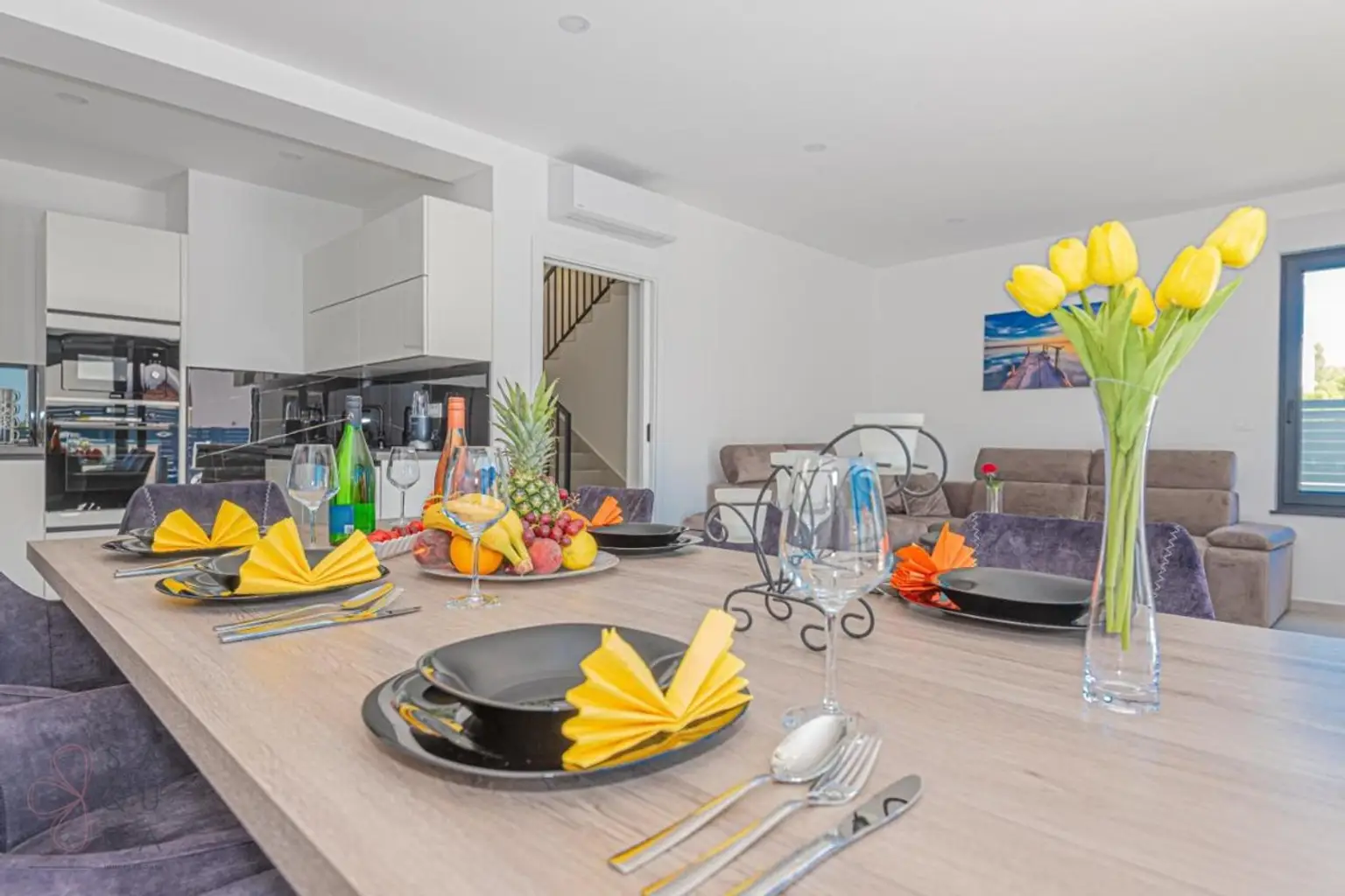 Modernes Wohndomizil mit Stil – Halbvilla mit Pool in Vodice