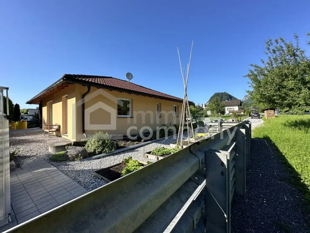 Unschlagbares Top-Angebot ! Luxuriöser Bungalow mit hochwertiger Ausstattung, in zentrumsnaher, sonniger Ruhelage in Hohenems, sehr geräumige Dreier-Garage mit Fernbedienung, großzügige Grundstücksfläche, ausgezeichnete…