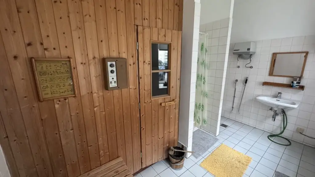 Lage Lage Lage - 99 m² Wohnung mit Potenzial & 4 Zimmern Nähe Kutschkermarkt