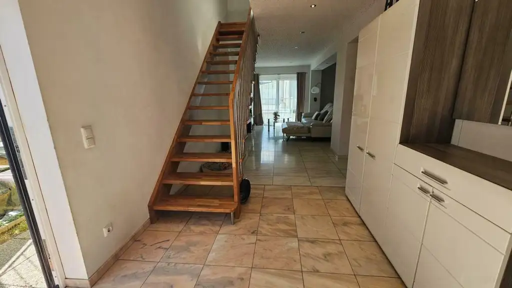 ** Großzügiges & edel saniertes Stadthaus ** Hochwertige Ausstattung ** 3 Bäder ** Einliegerwohnung ** absolute Ruhelage **