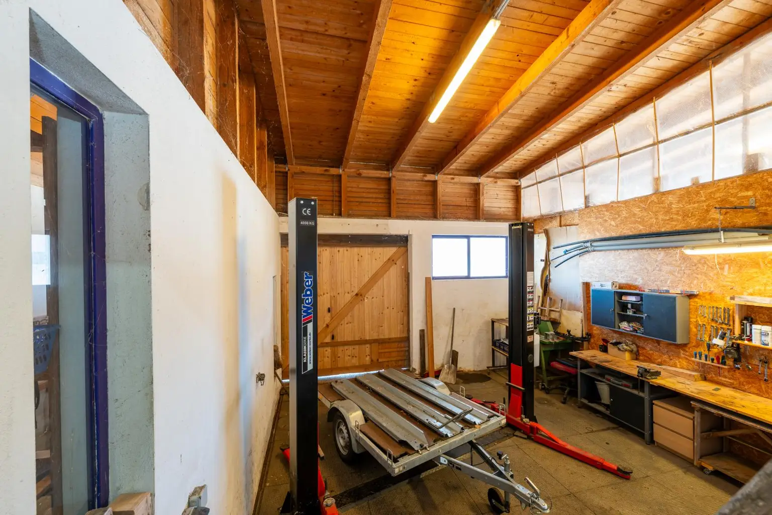 Garage mit Hebebühne