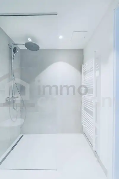 Ideale Wohnung mit Balkon und Stadtblick in einem neuen, mehrstöckigen Premiumgebäude! Pool, Sauna, Gym! 2. Bezirk. U2
