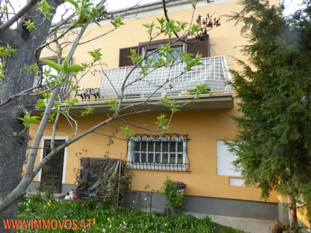 ***SEHR SCHÖNE BALKONWOHNUNG***