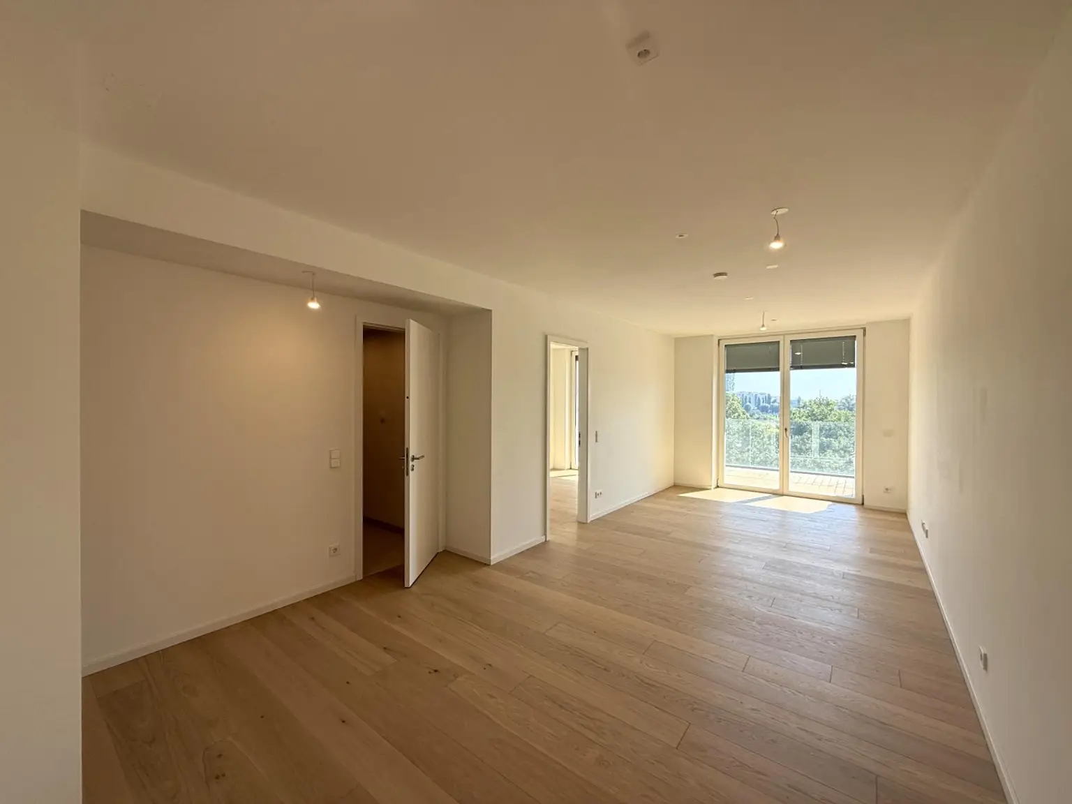 Kleine Perle im ultramodernen Wohnhaus mit Pool am Dach zu mieten // Small gem in an ultra-modern apartm. building with pool on the roof for rent //