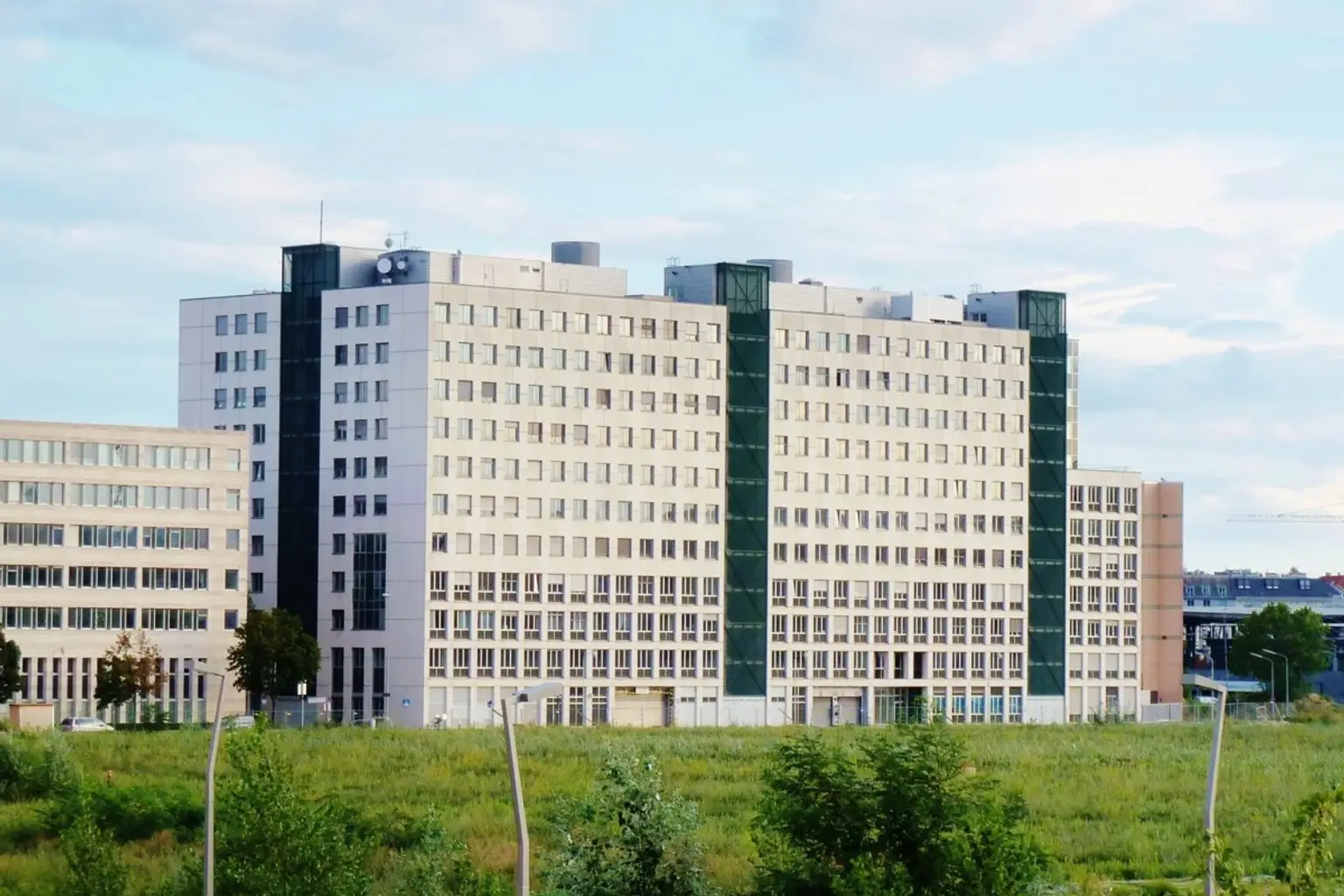 DB10935675_7419