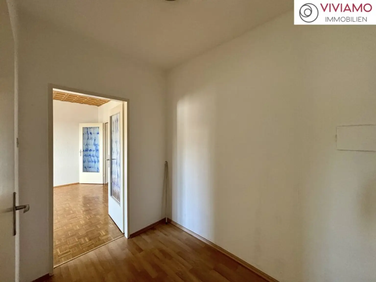 Gepflegte 2-Zimmer-Wohnung mit Loggia und KFZ-Stellplatz!