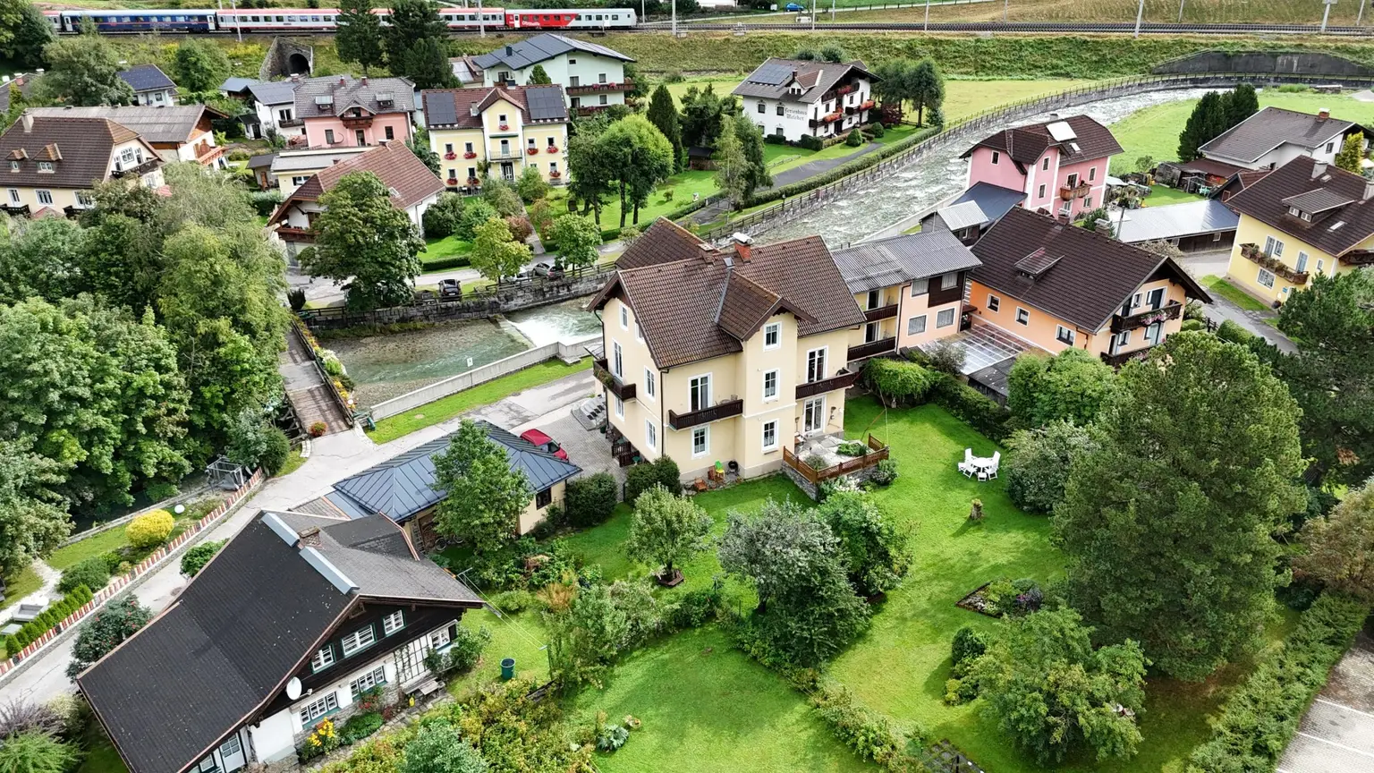 Charmantes Appartementhaus mit 4 Ferienappartements und Privatwohnung