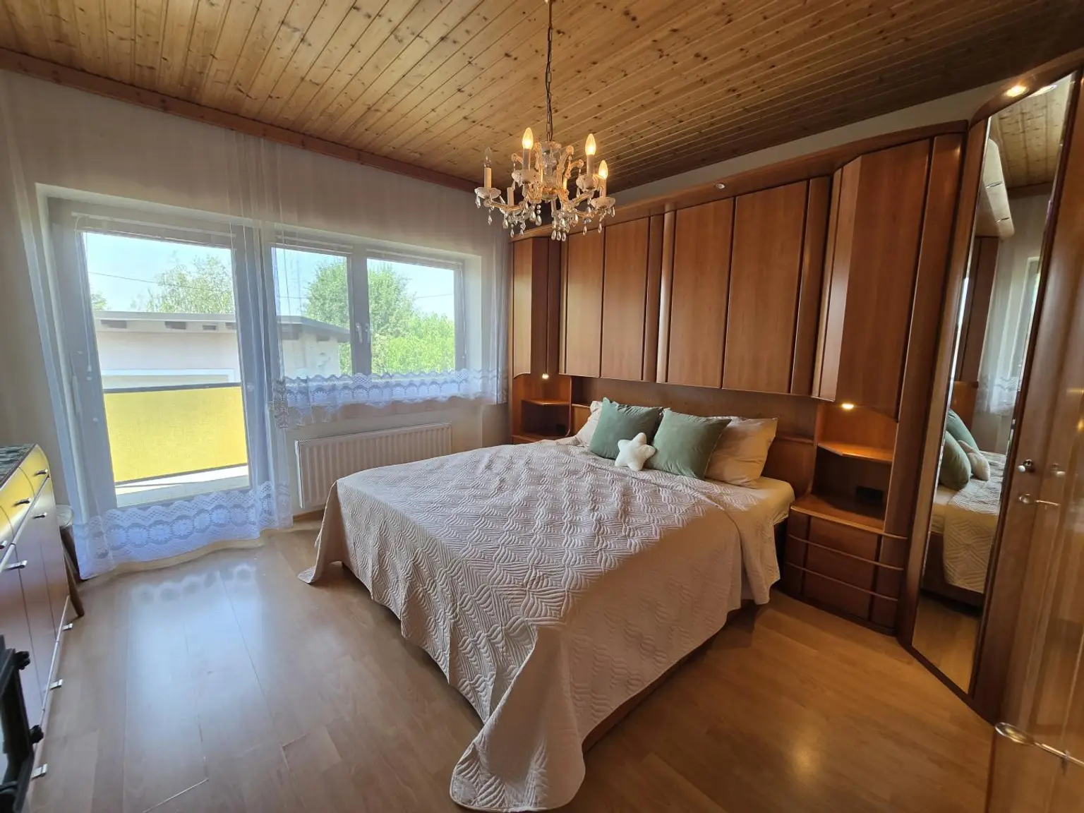 Schlafzimmer mit Balkon