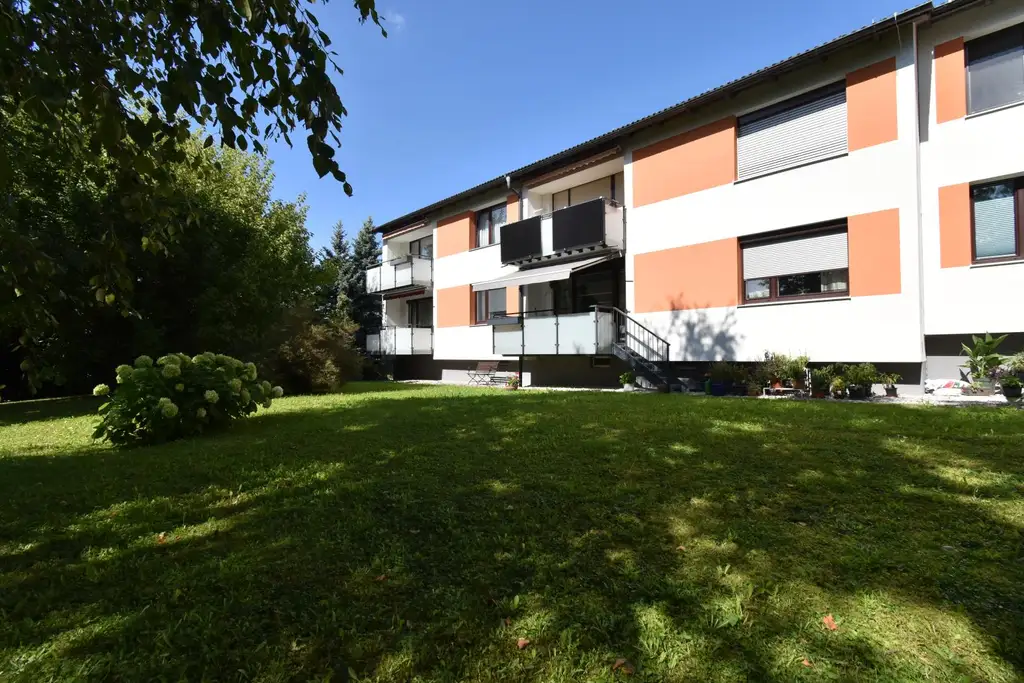 Sonnige 2-Zimmer-Wohnung mit Küche, Balkon und privater Garage in TOP LAGE!