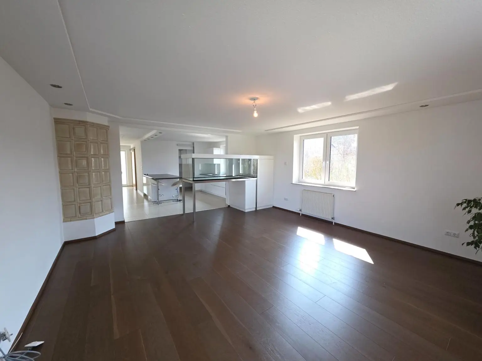 Wohn-Esszimmer mit Kachelofen