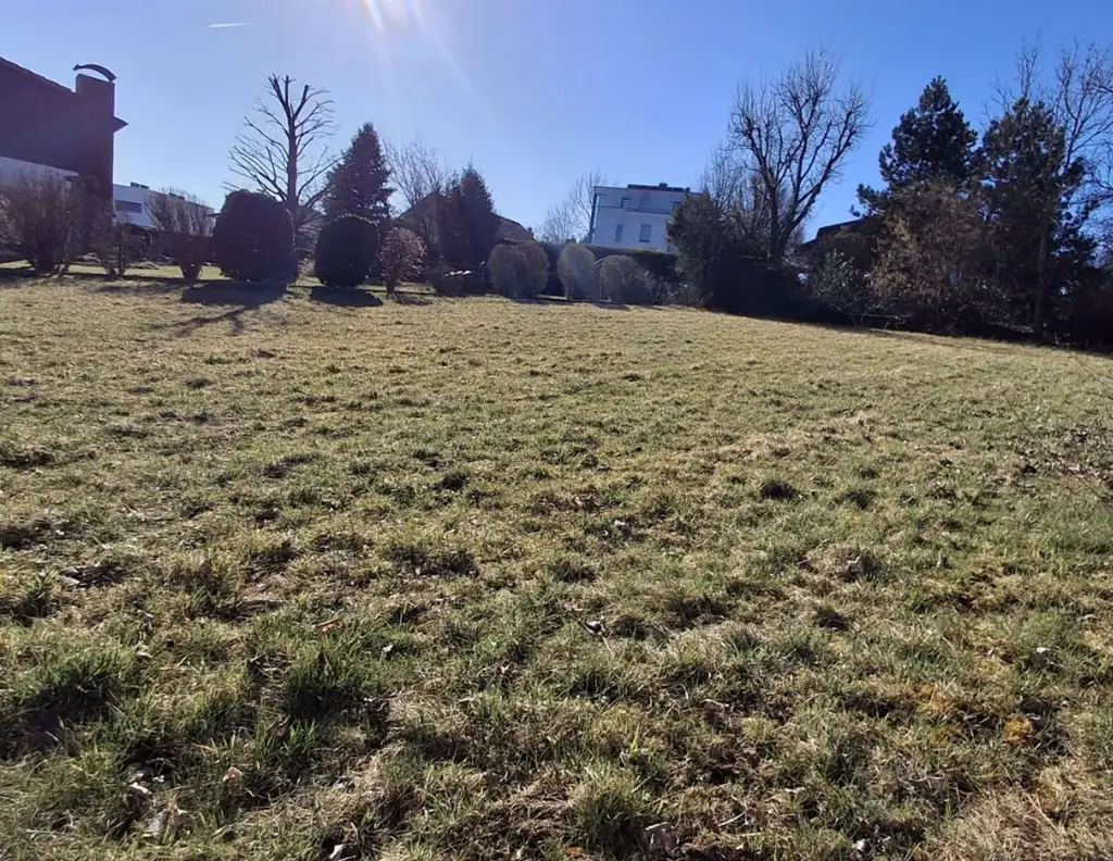 Sonniges Grundstück in sehr guter Lage