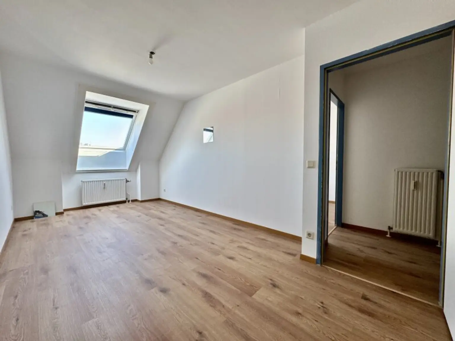 DACHGESCHOSSMAISONETTE MIT LOGGIA IN RUHELAGE
