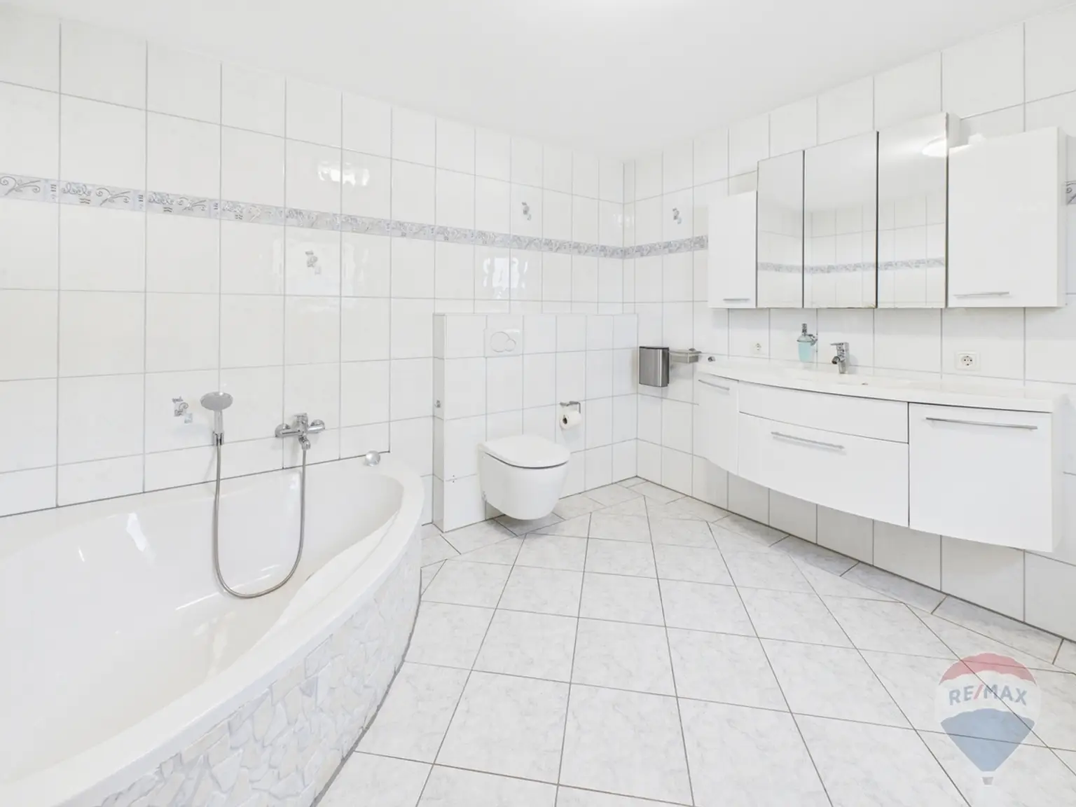 Badezimmer im Erdgeschoss