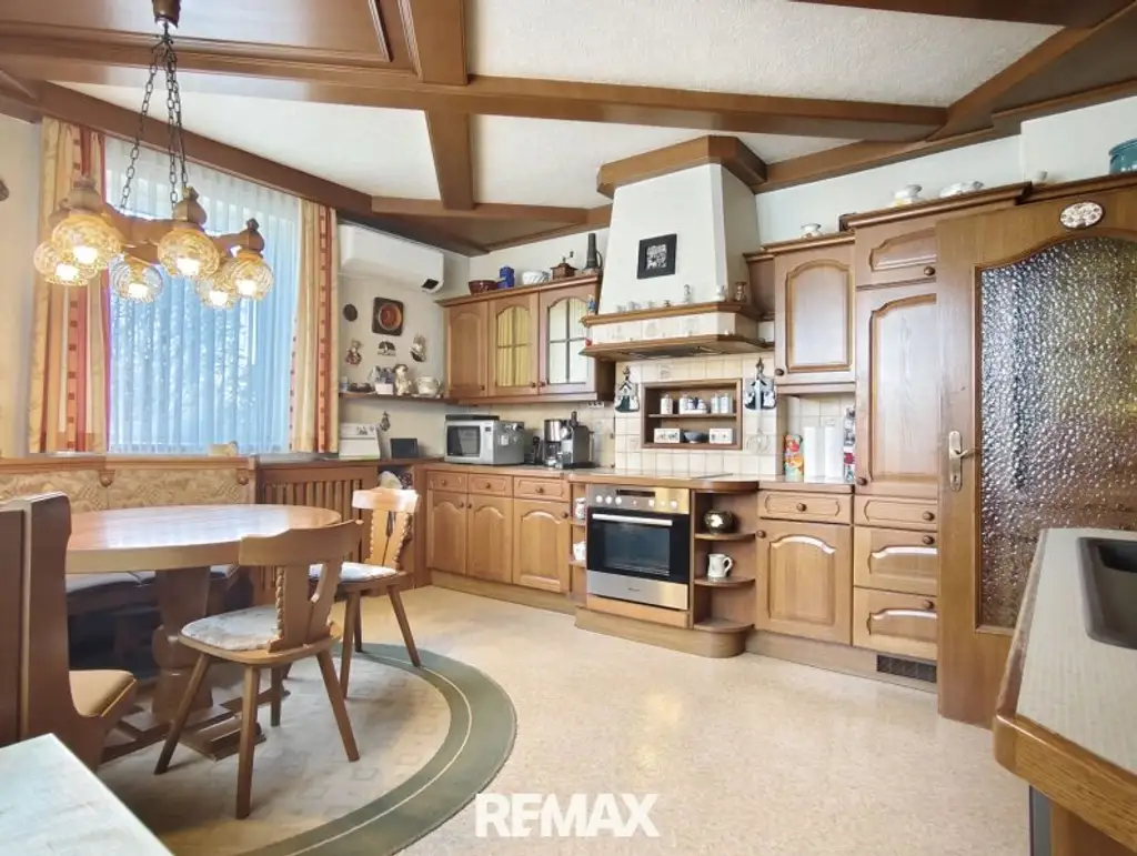 EFH mit großem Grundstück (1.164m²; teilbar) mit Garage, Carport und drei Gartenhäuschen