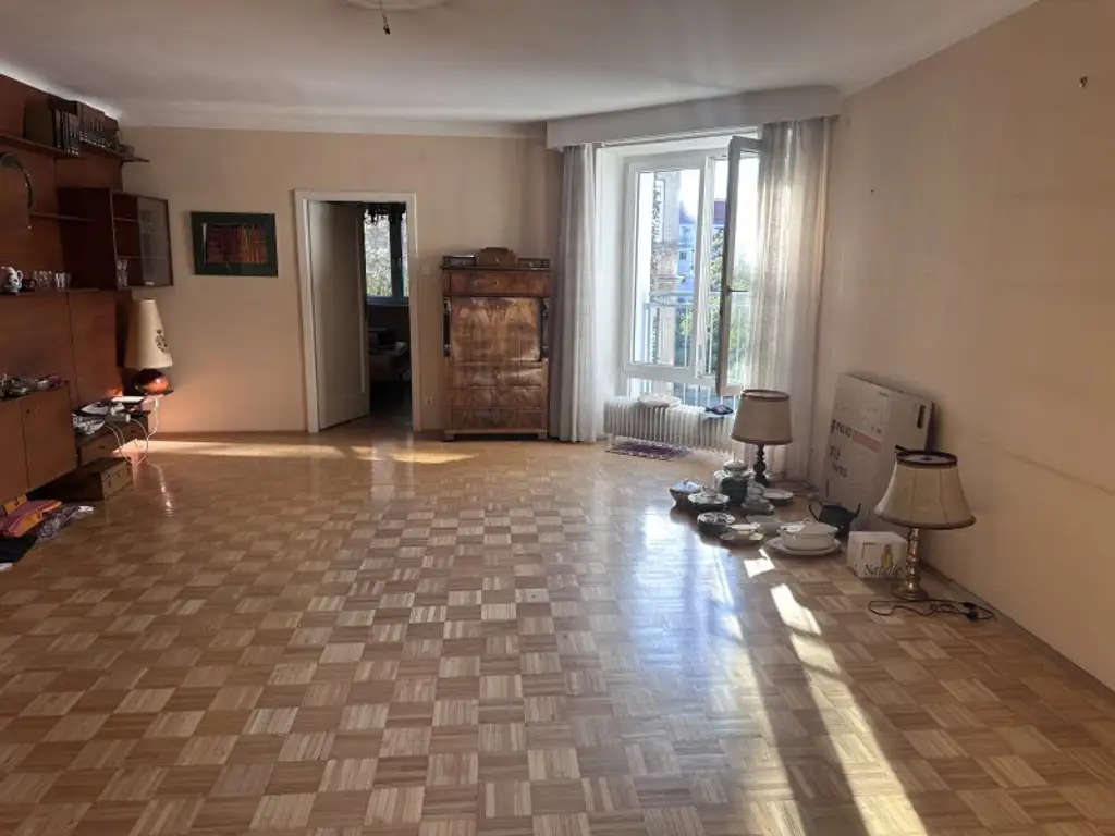 Traumhafte Familienwohnung mit Sanierungspotenzial in TOPLAGE