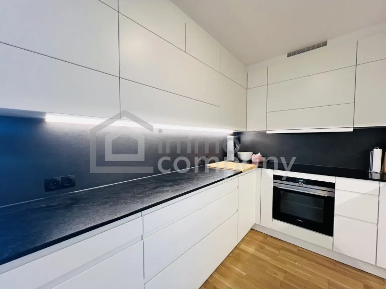 Exklusive Wohnung mit Terrasse + Stellplatz! 11. Bezirk.