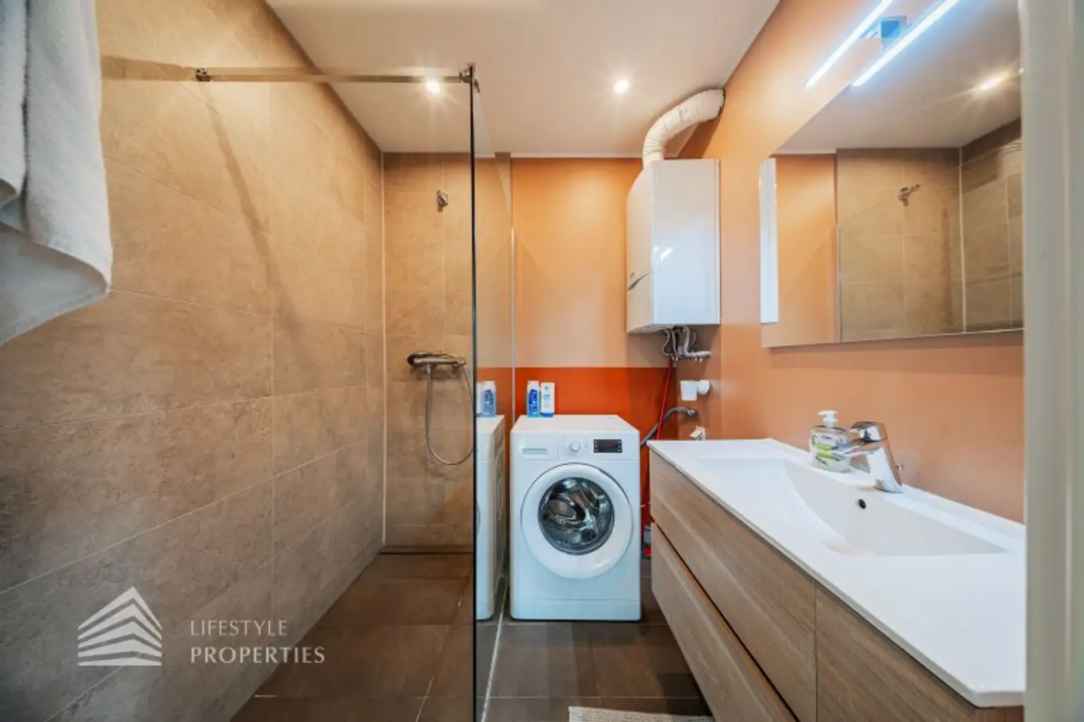 Dachgeschosswohnung mit Grünblick – 3 Zimmer im 18. Bezirk