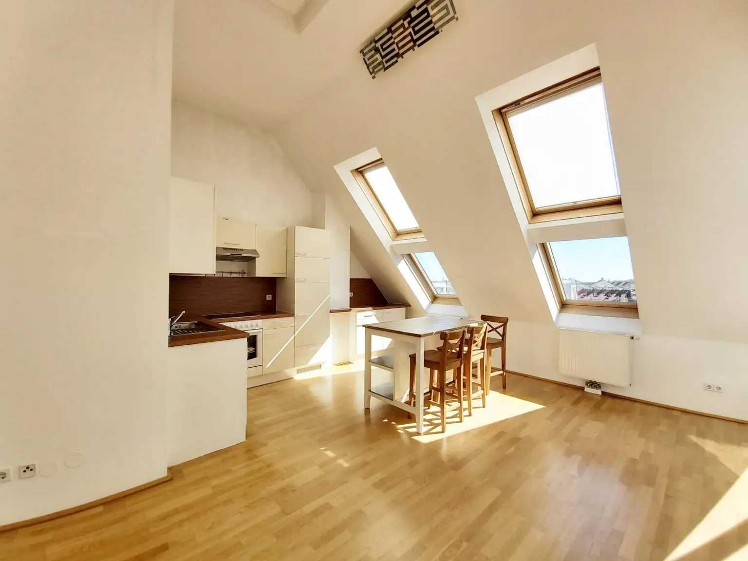 Moderne Maisonette mit 3 Zimmern und Dachterrasse nächst Enkplatz!