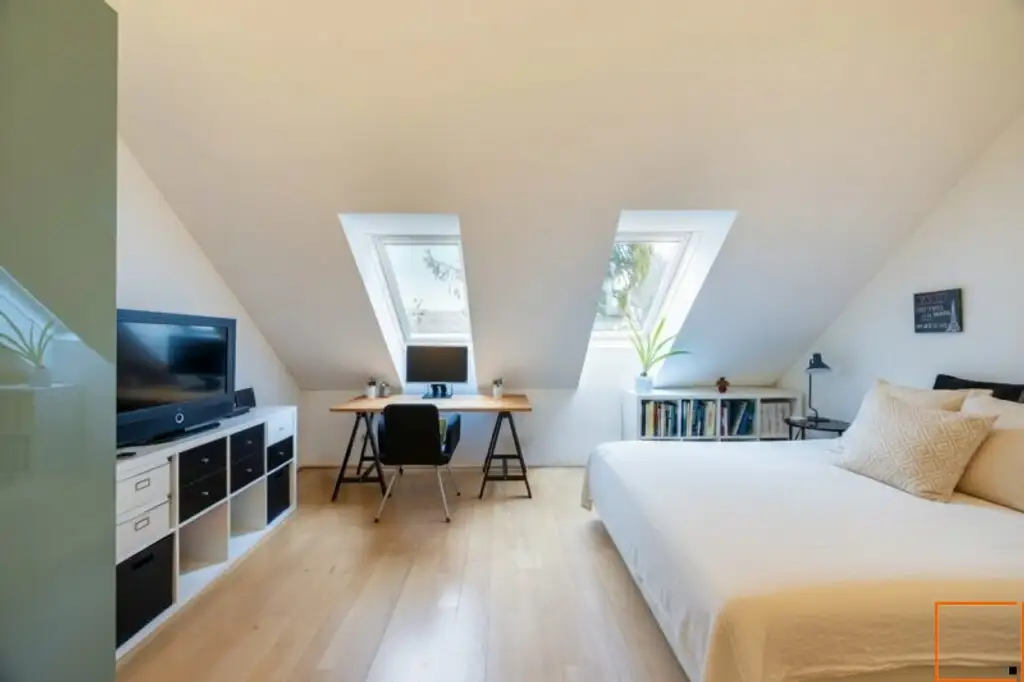 Familiendomizil: Penthouse mit Ateliercharakter, großen Terrassen und Grünblick