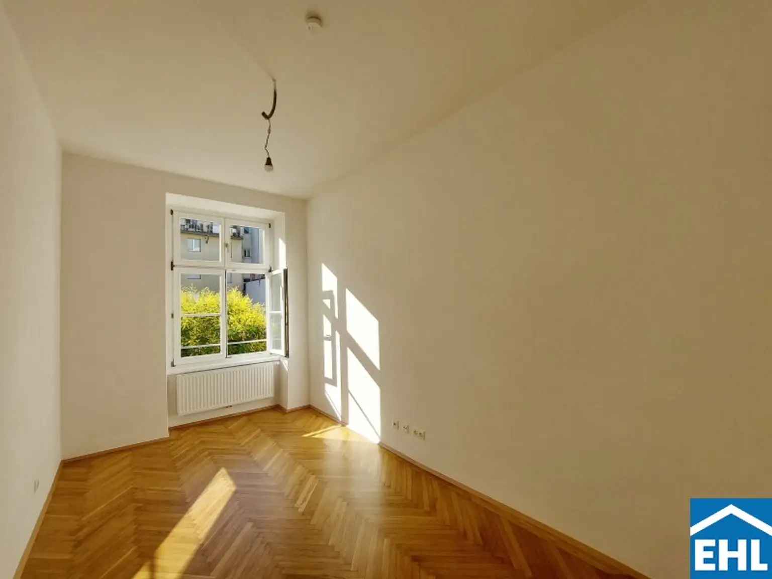 ERSTBEZUG nach Sanierung - WG-Hit mit 6 Zimmer im Karmeliterviertel