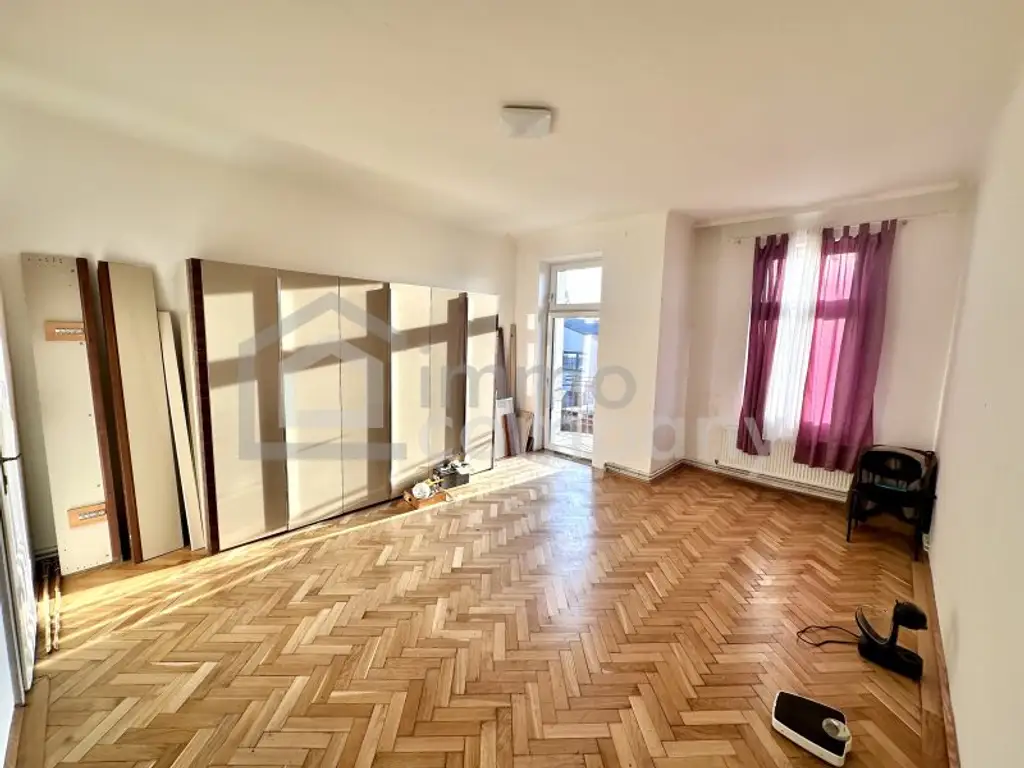 Attraktives Mehrfamilienhaus, Baugrund,  mit großem Potenzial