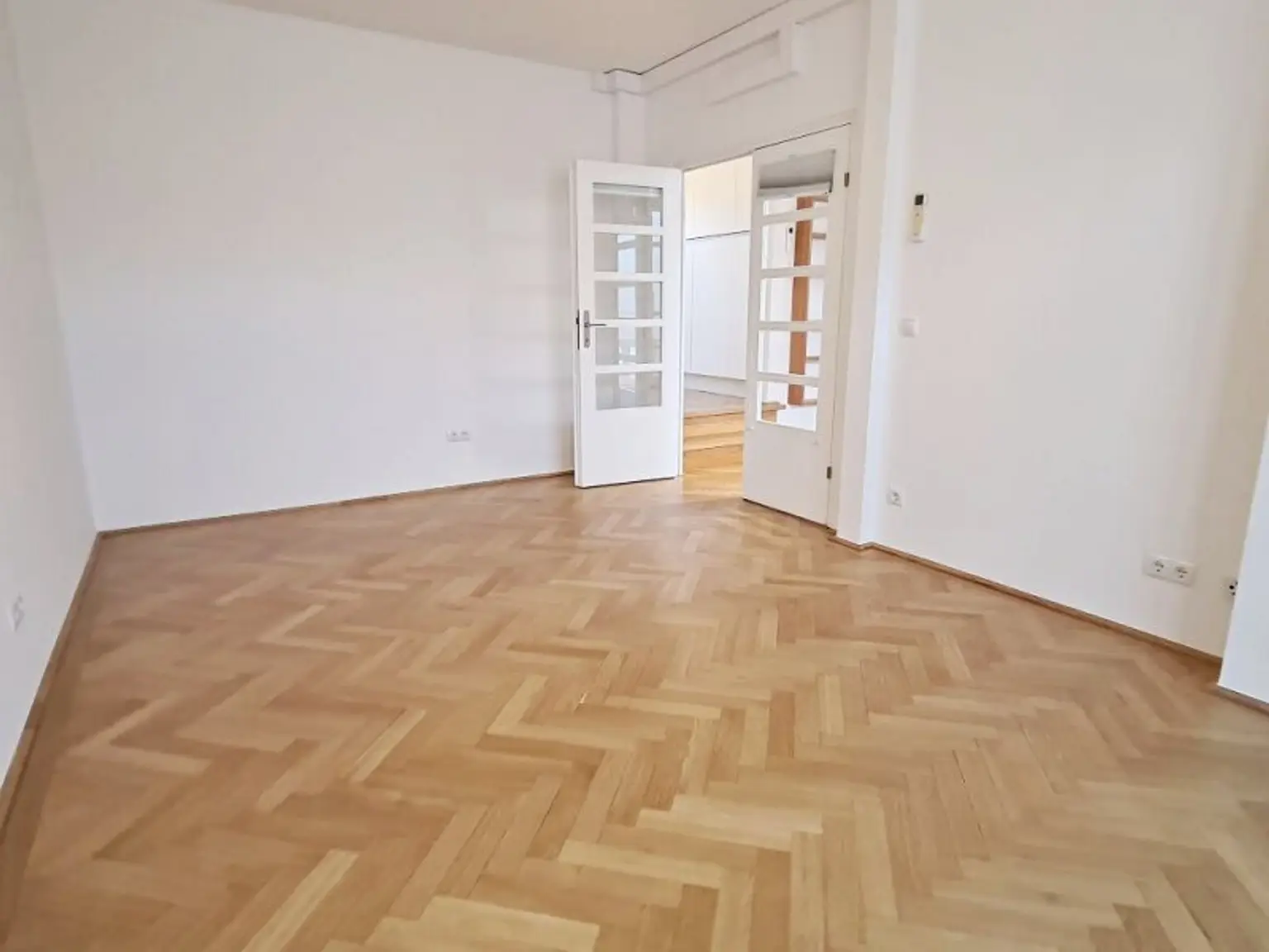 ZELINKAGASSE, DACHGESCHOSS, klimatisierte 157 m2 Maisonette mit 18 m2 Terrasse, 4 Zimmer, Küche, Wintergarten, 2 Bäder, Börse-Nähe