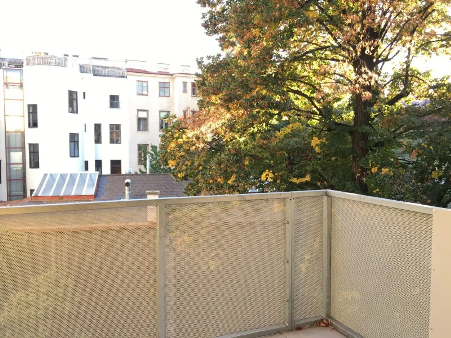 2-Zimmer Wohnung mit Balkon in den grünen Garten! Direkt bei U3 Kendlerstraße!