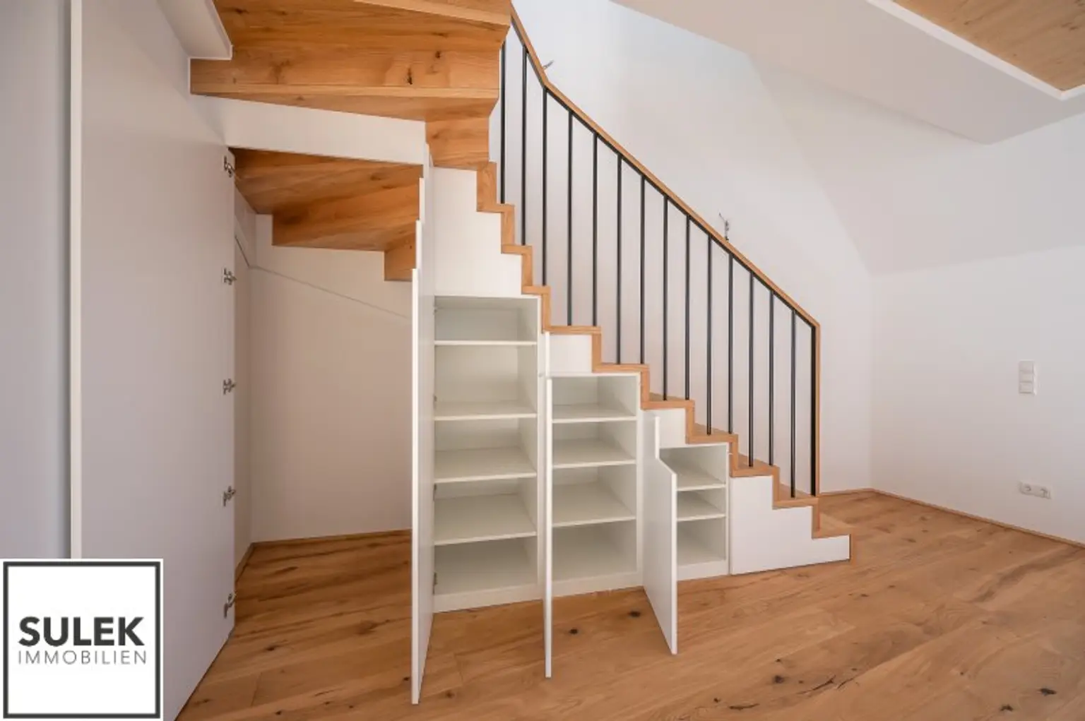 Erstbezug mit weitläufigem & lichtdurchfluteten Wohnbereich, sowie 2 hofseitigen Freiflächen