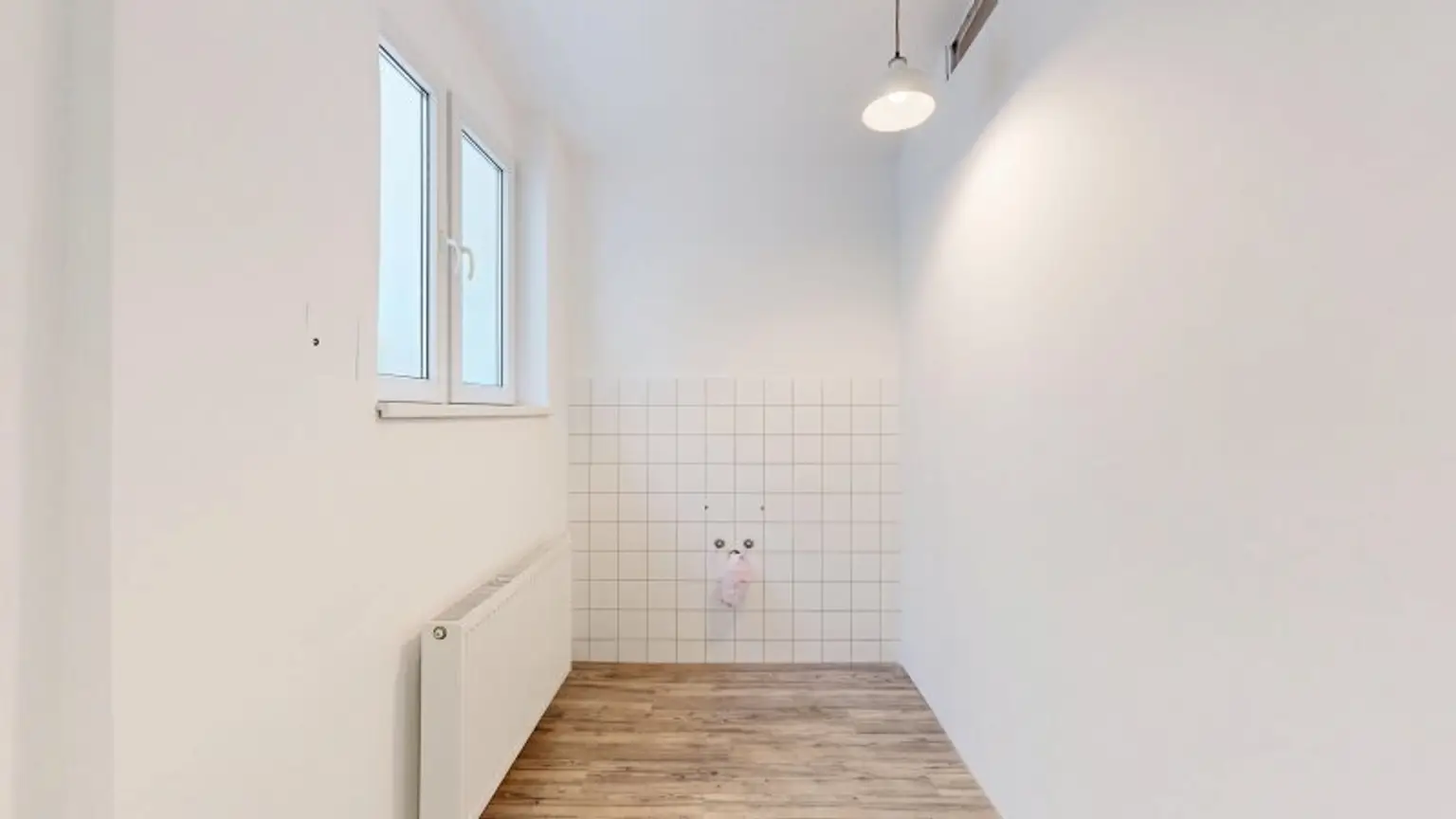Renovierte, attraktive Werkstatt | 2 Zimmer - 80 m² | Küche & Badezimmer | Nähe Aumannplatz