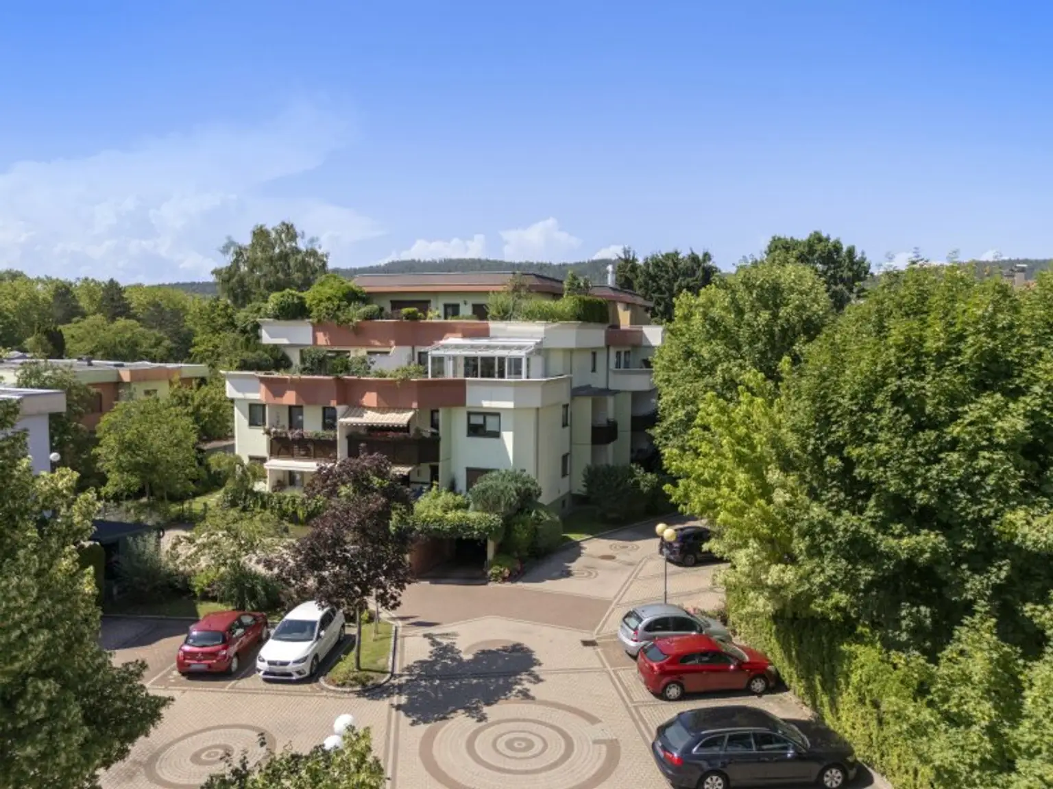Schöne, vollmöblierte 2 Zi Terrassenwohnung mit XL-Terrasse und Tiefgarage in Waidmannsdorf - Neckheimgasse