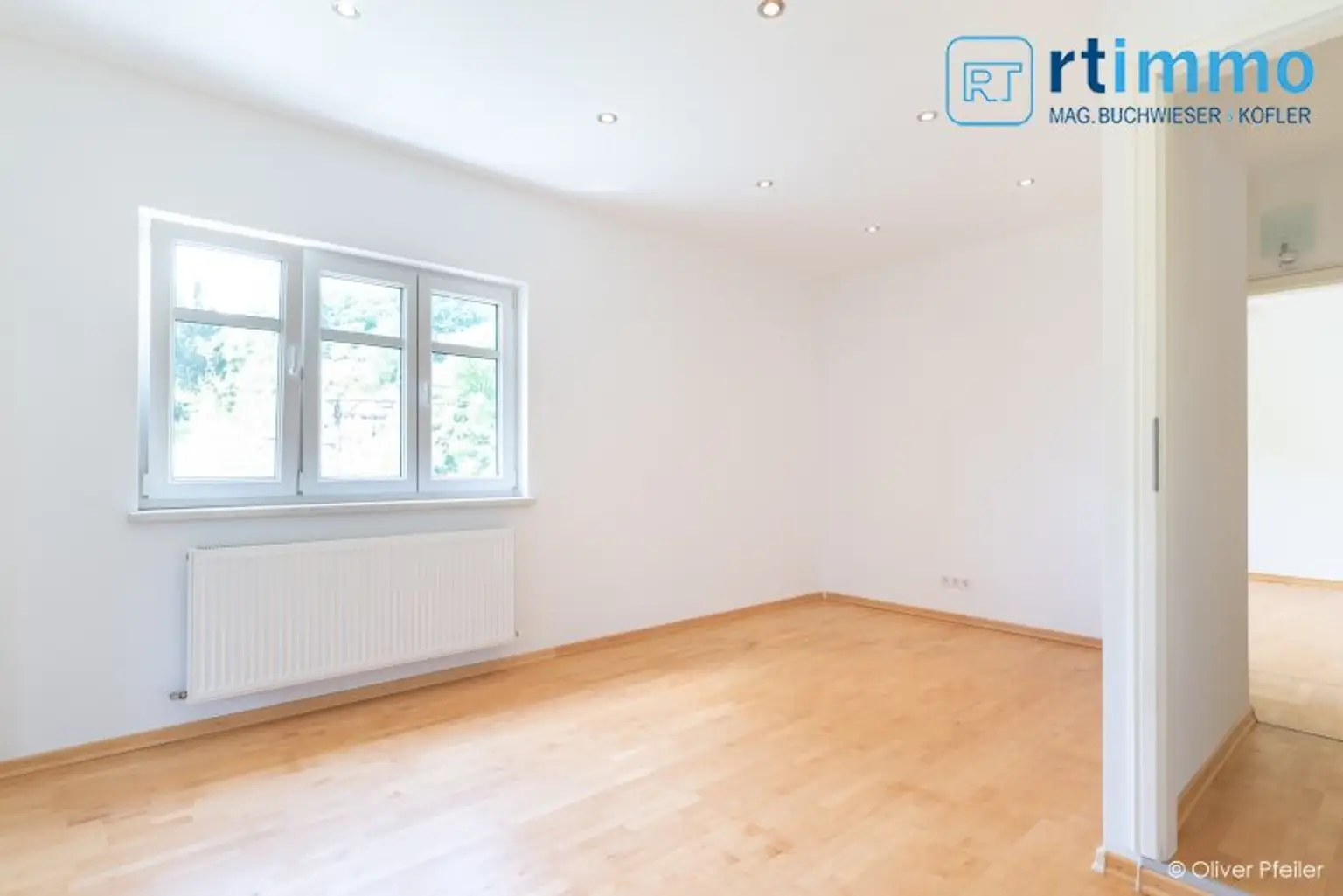 HELLE UND GROSSZÜGIGE 4 ZIMMERWOHNUNG IN IDYLLISCHER LAGE  MIT GARTEN UND GARAGENPLATZ- PROVISIONSFREI
