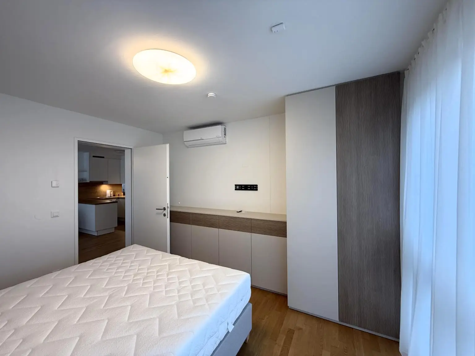 Exklusiv und komplett möblierte 3-Zimmer-Terrassenwohnung für gehob. Ansprüche // Excl. and fully furnished 3-room terr. apt for discerning tastes //