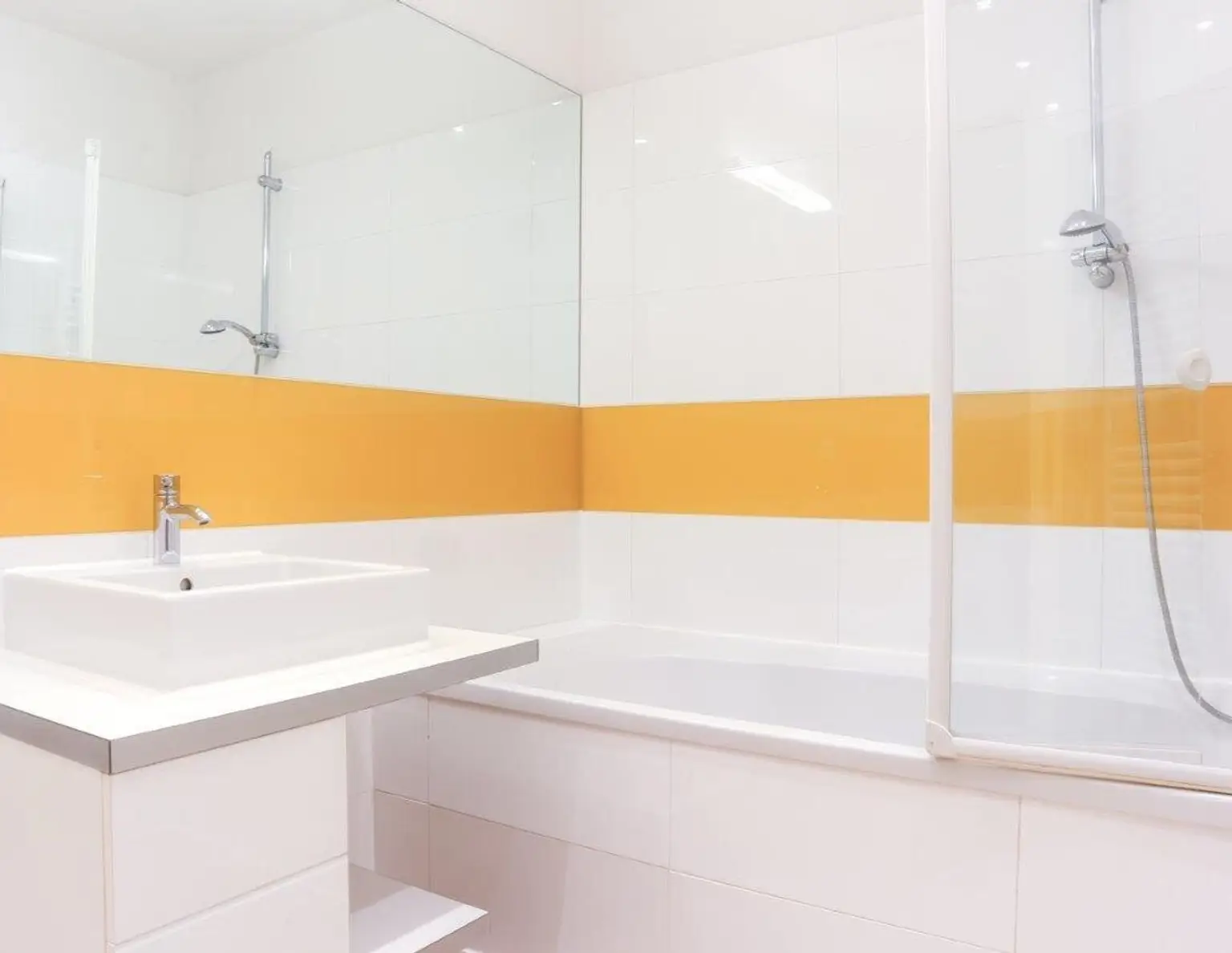 Graf Starhemberg-Gasse - Bezaubernde 2-Zimmer-Wohnung mit Loggia in den Innenhof