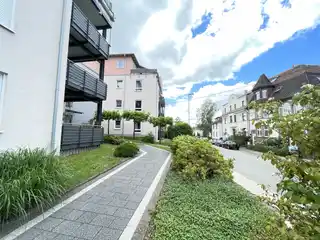 Zuwegung zum vorderen Hauseingang