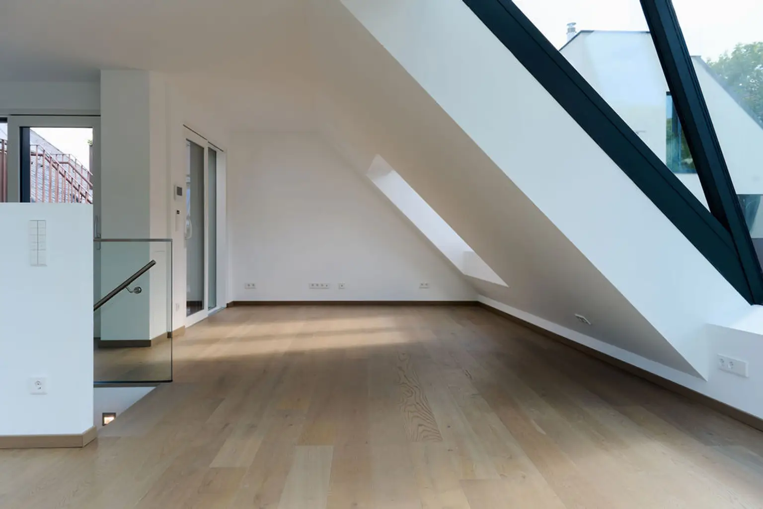 ZUR SCHÖNEN AGNES – Erstbezug: Großzügige 4-Zimmer-Dachgeschoss-Maisonette mit zwei Terrassen in Sievering // PROVISIONSFREI