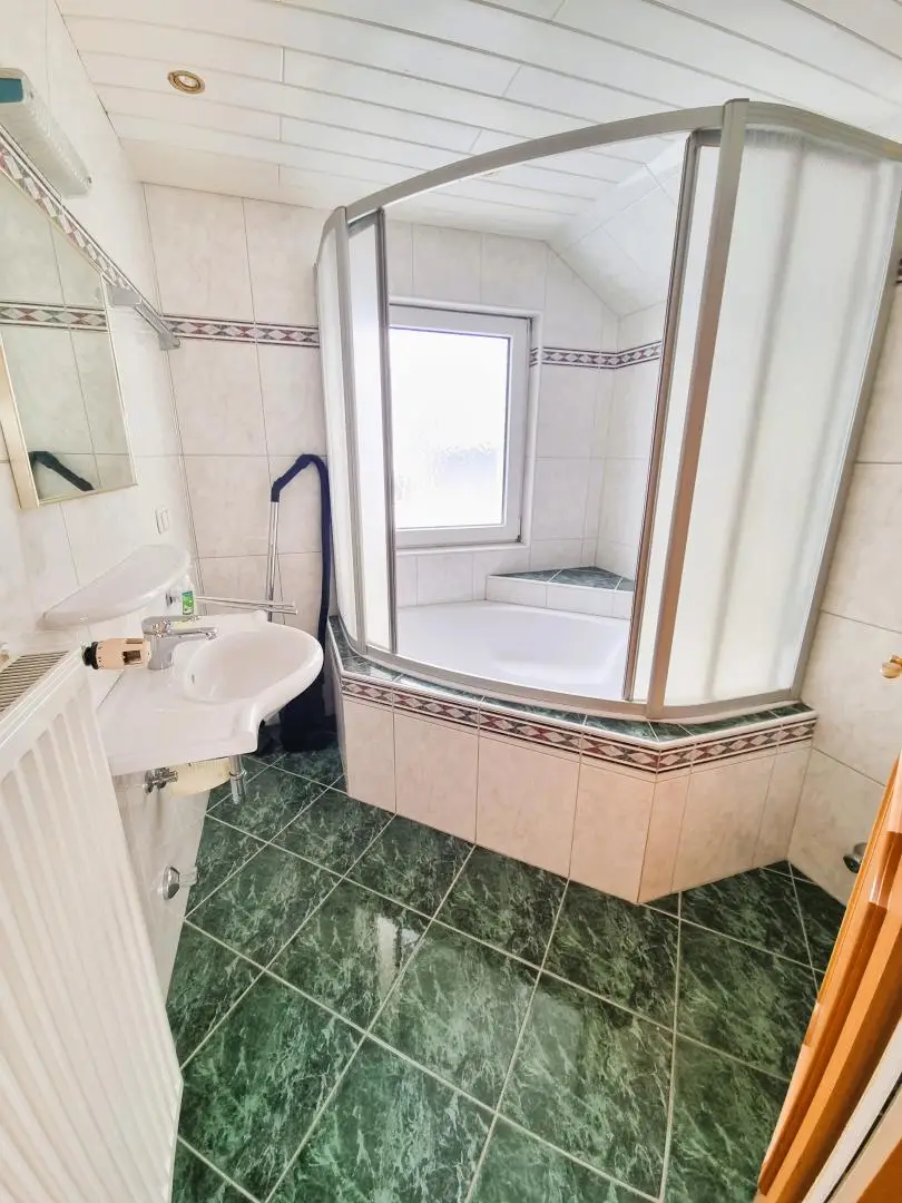 Helle 3-Zimmer-Wohnung im Zweiparteienhaus mit Garten