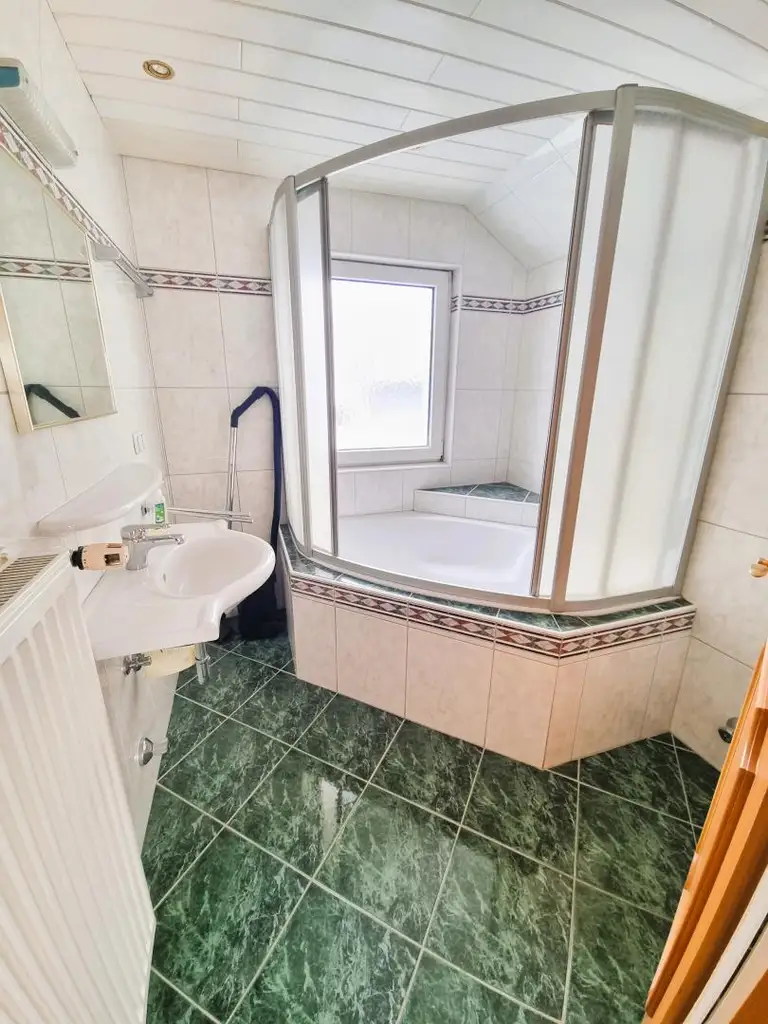 Helle 3-Zimmer-Wohnung im Zweiparteienhaus mit Garten