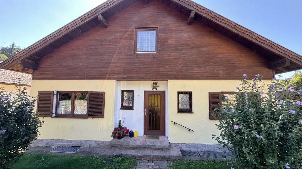 Großzügiges 4-Zimmer-Einfamilienhaus mit Terrasse und Garage in Ruhelage von Neulengbach mit Fernsicht!