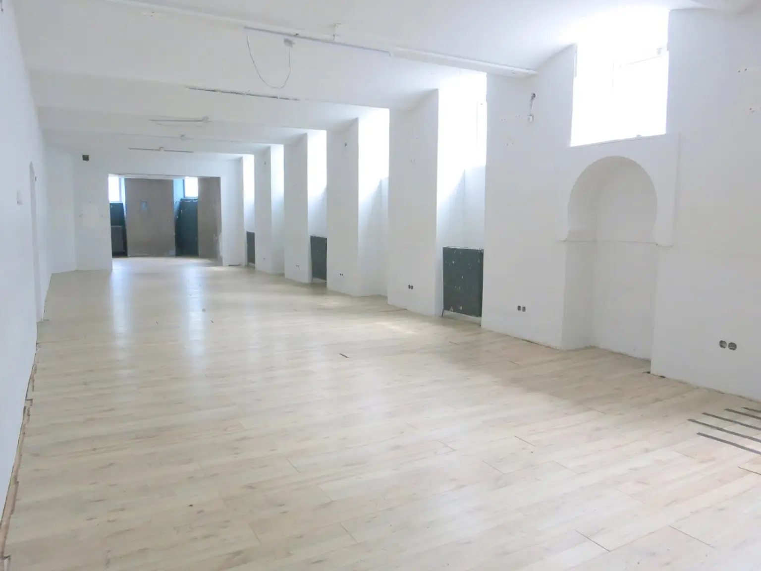 Sportstätte, Büro, Clubraum od. Lager  -  Renovierungsbedarf !