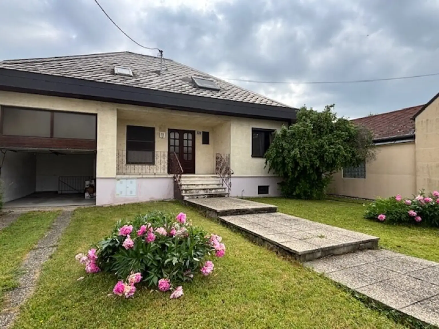 Engelhartstetten - Gediegenes Einfamilienhaus mit großem sonnigen Garten