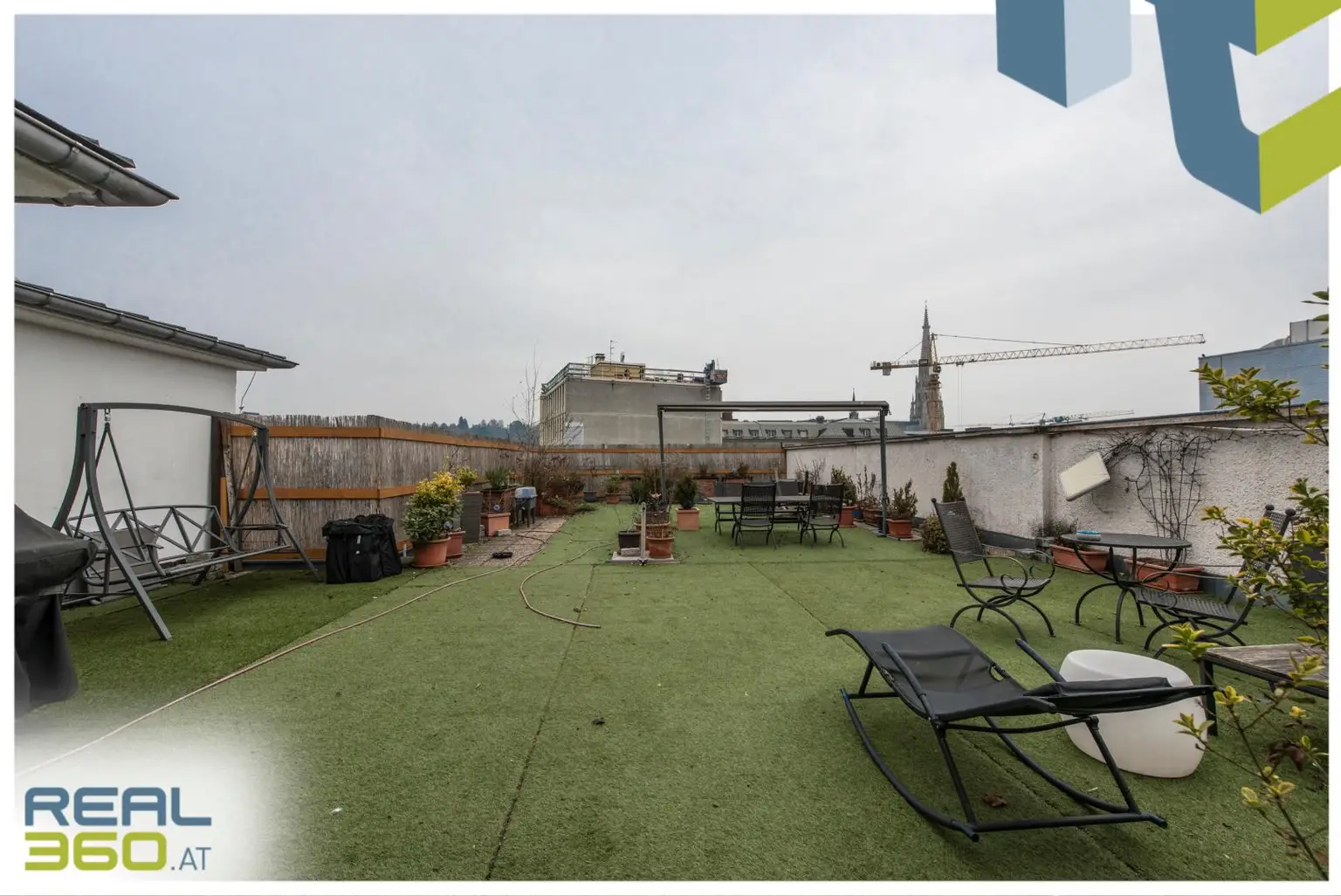 Die gesamte Dachterrassenfläche (ca. 160 m²)