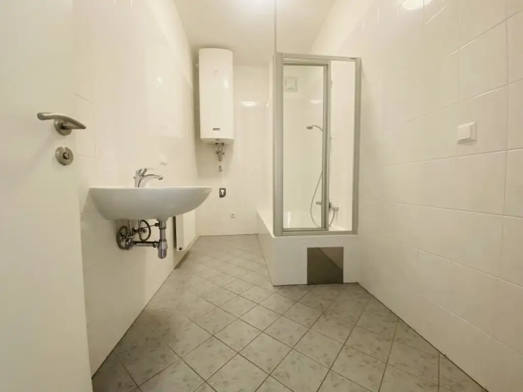 Sonnige 4-Zimmer Wohnung + Südbalkon..beste Wohnlage!